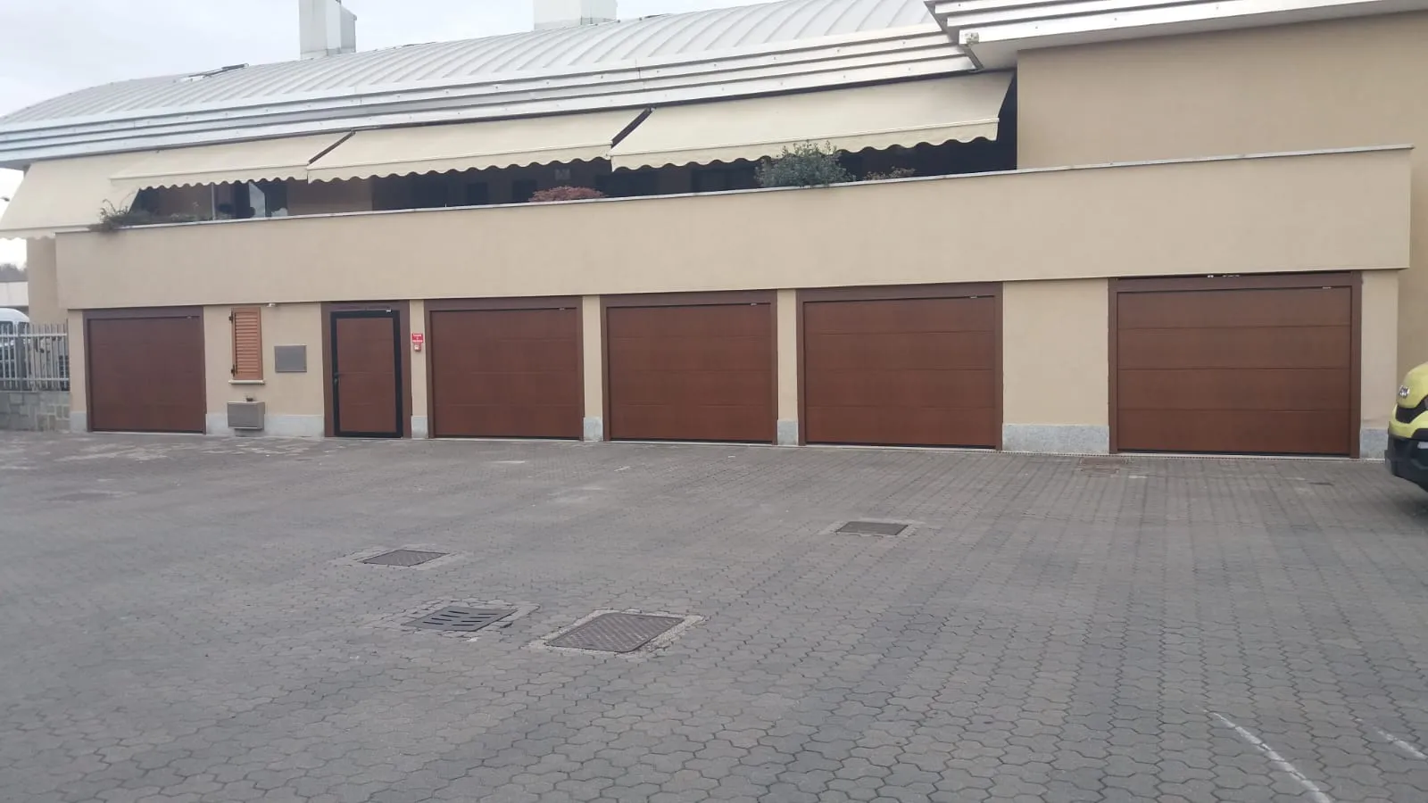 Portoni sezionali - Ferrari Porte
